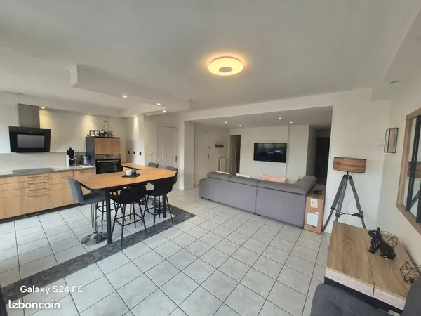 Saint-Étienne - Quartier Montplaisir / Monthieu Appartement meublé T3 traversant de 73 m² - 3e étage