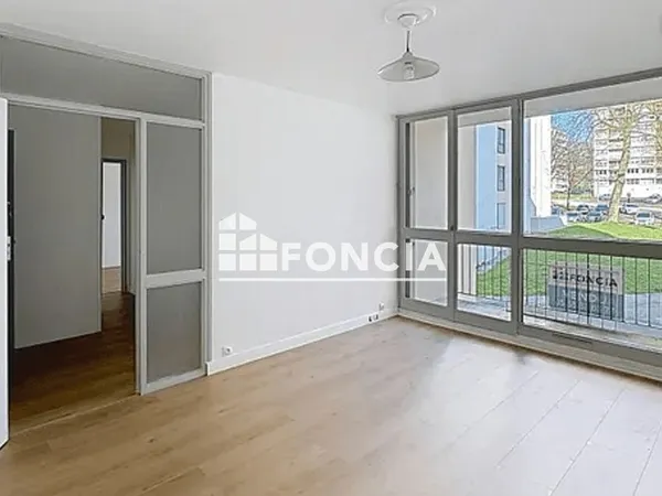 T2 rénové avec balcon