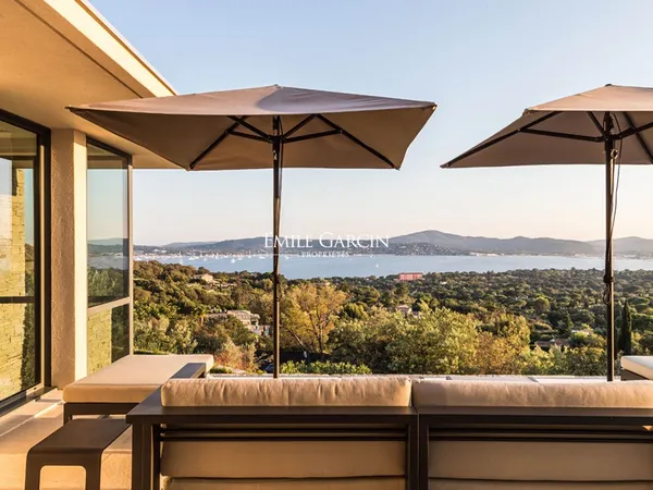 Propriété à la location - Grimaud - Vue mer