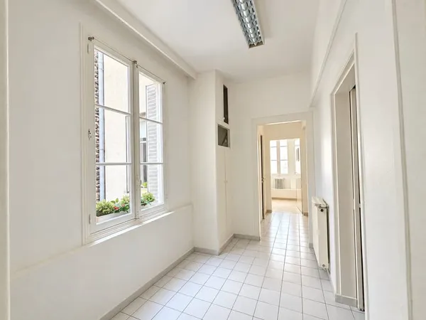 PLACE DE JAUDE T3 61 m2 FORT POTENTIEL AVEC PARKING