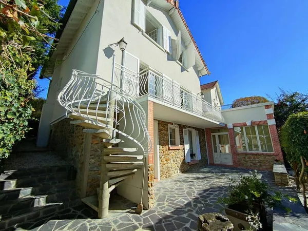 Maison 10 pièces 230 m²