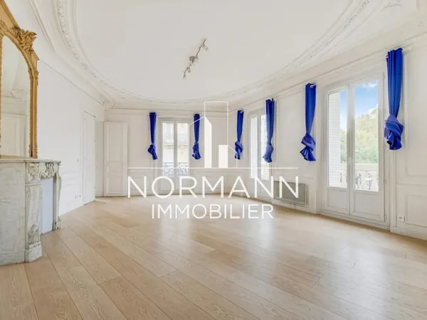 EXCLUSIVITE - PARIS 10 - RUE DE MAUBEUGE - 5 PIECES - BALCON