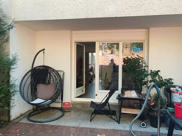 Loue maison avec jardin et parking