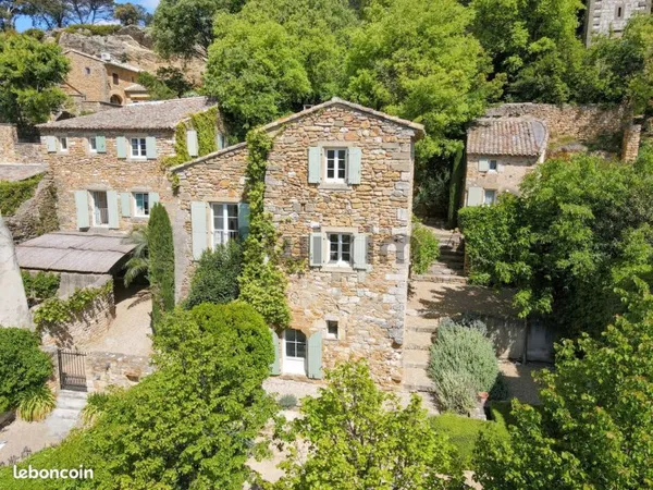 Maison 10 pièces 207 m²