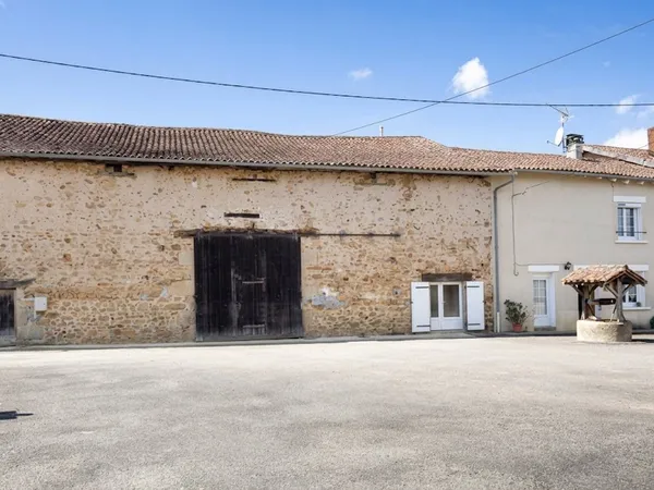 ENSEMBLE IMMOBILIER DE CARACTERE - 3 MAISONS, 2 GRANGES ET 1 PATIO - UN PROJET UNIQUE A IMAGINER