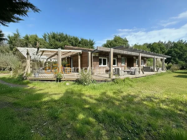 TALAIS - MAISON DE PLAIN PIED D'ENVIRON 130M2 - 3 CHAMBRES - TERRAIN 5549M2