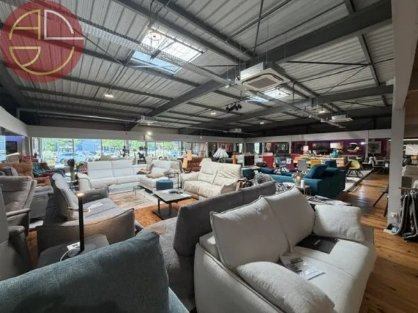 Local commercial 840 m²