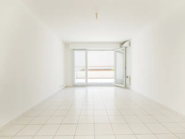 ANTIBES - APPARTEMENT 4 PIECES DE 78M2 A VENDRE - AVEC TERRASSE - TRAVERSANT - RÉSIDENCE RÉCENTE - P