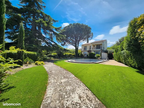 Propriété 6 pièces 170 m²