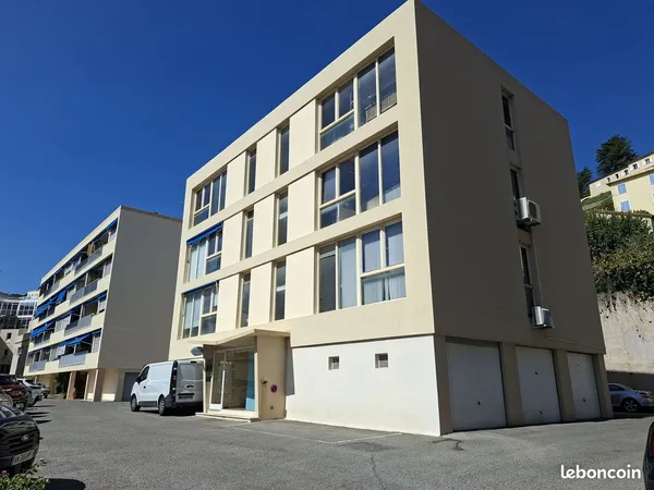 Bureaux 120 m² Grasse