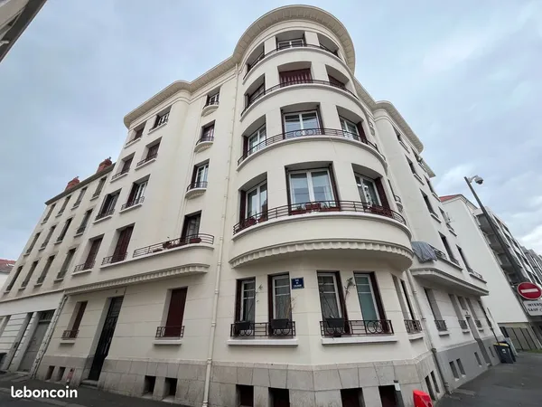 T3/T4 de 89 m² - Lumineux, ascenseur, charme Art déco