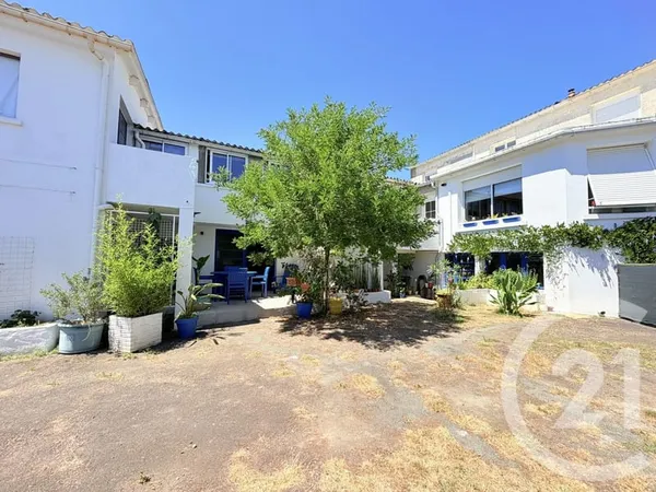 Maison 724 m²