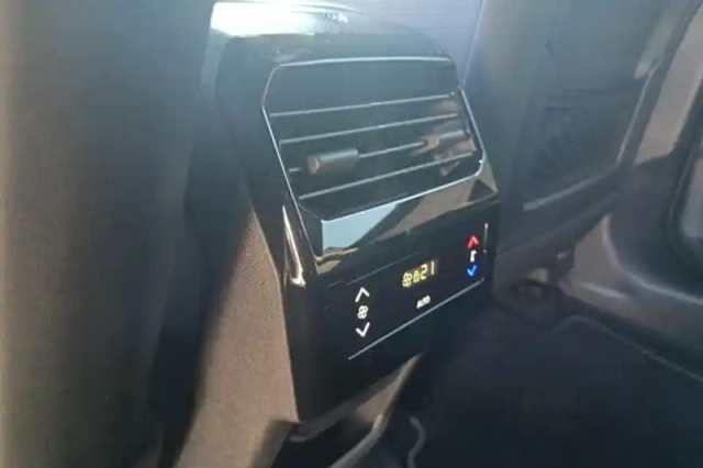 Peugeot 5008 hybrid 145 ch e-dcs6 — photo 29
