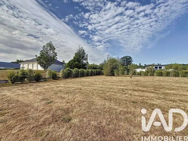 Terrain 561 m²