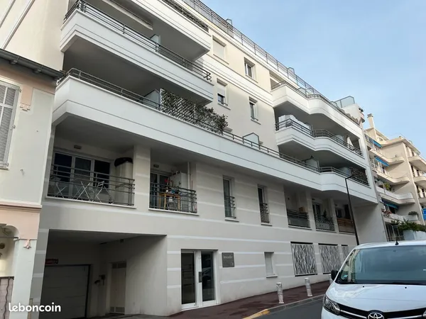 Rare double parking hyper centre antibes dans residence de standing securisee