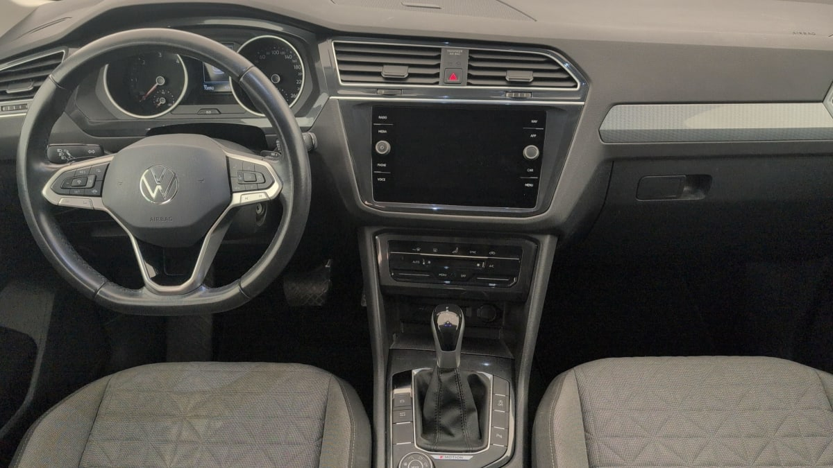 Volkswagen Tiguan — photo 13