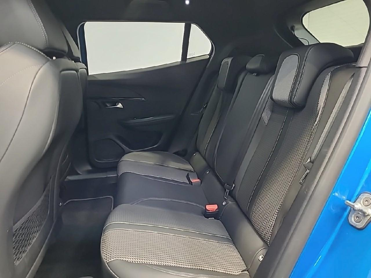 Peugeot 2008 puretech 130 s&s eat8 gt — photo 13