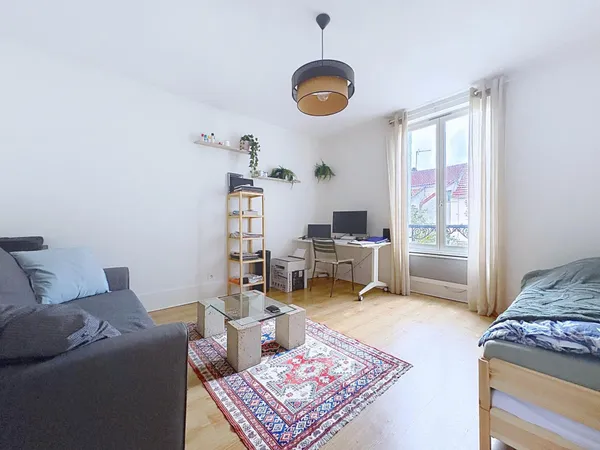 En centre-ville de Houilles, à moins de 12 min à pied du RER A et des lignes L et J, bel appartement
