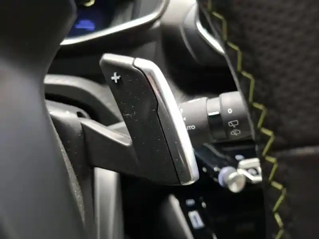 Peugeot 2008 hybrid 136 e-dcs6 — photo 22