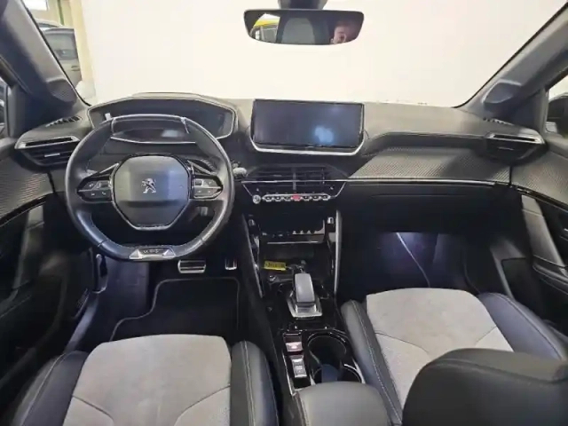 Peugeot 208 e- 136ch gt — photo 13