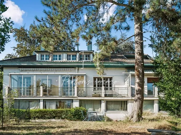 Maison 10 pièces 281 m²