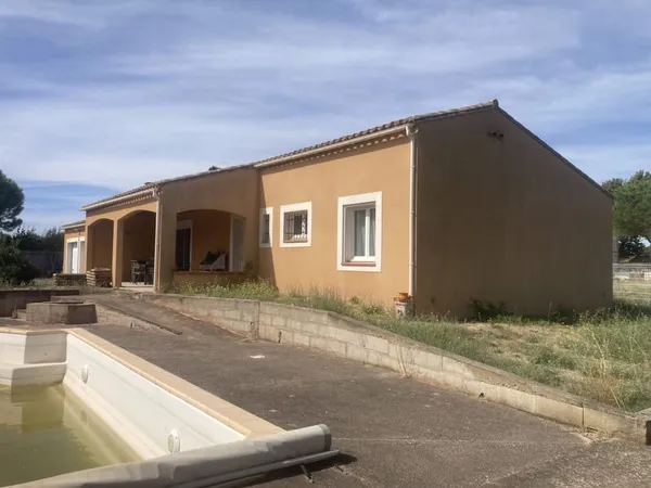 Axe Carcassonne / Lezignan, villa 3 chambres, piscine, doubl