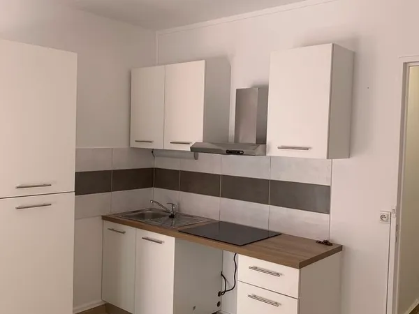 Proche gare studio 23m2 RDc meublé 780€ cc libre de suite