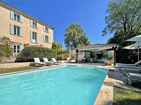 Maison 10 pièces 223 m²