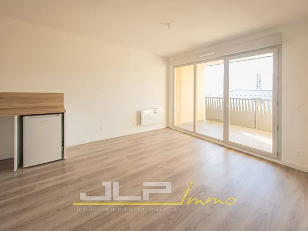 Appartement neuf avec loggia et garage