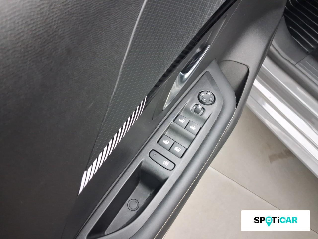 Peugeot 208 1.2 puretech 100ch s&s allure — photo 19