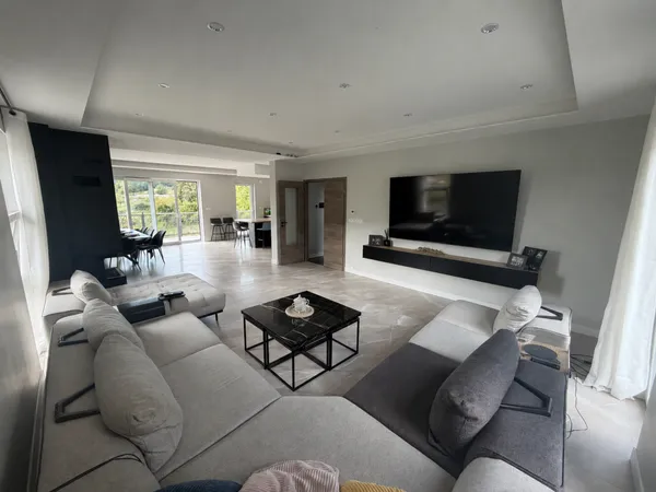 Maison 6 pièces 250 m²