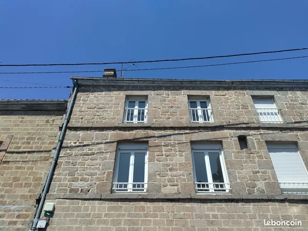 Gorron Centre - Maison de caractère traversante avec balcon-terrasse, 3 chambres, bureau et cave