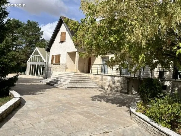 Propriété de 7 pièces 188m²
