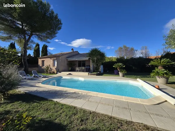 Villa plain-pied 90 m² avec piscine - terrain 1 500 m² - Saint-Drézéry (34)