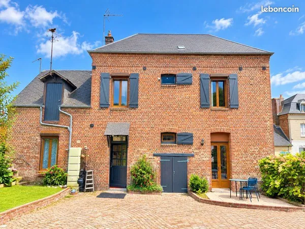 Belle maison rénovée avec jardin arboré à Bouvaincourt-sur-Bresle