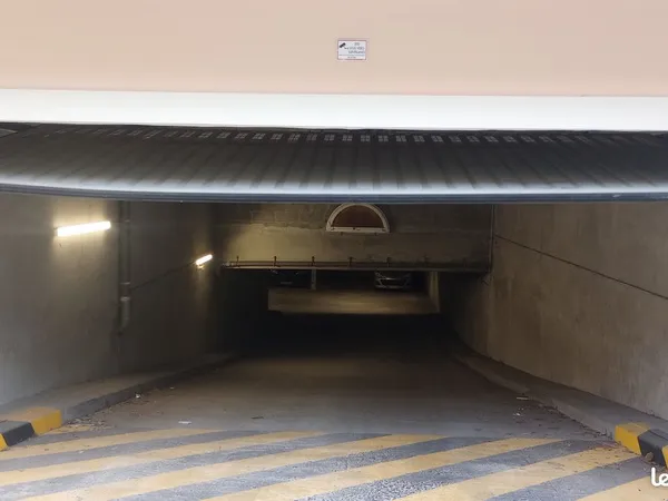À louer plusieurs places de parking moto / 2 roues proche gare Lyon Part-Dieu 50 cc