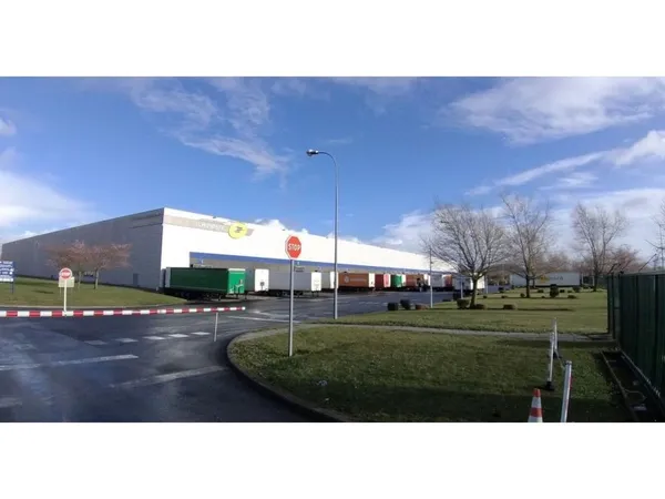 Local commercial 24905 m²