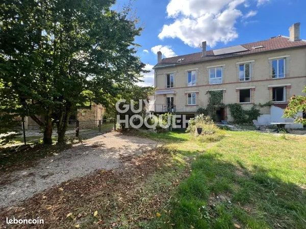 Maison 7 pièces 230 m²