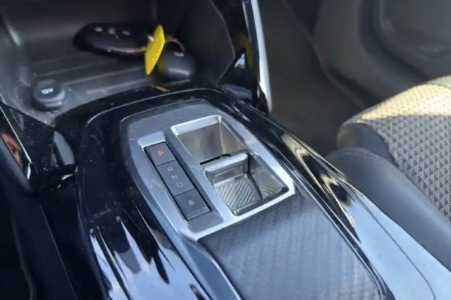 Peugeot 208 electrique 50 kwh 136ch — photo 21