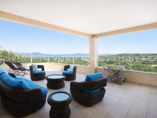 Villa au calme, vue mer et piscine REF 151