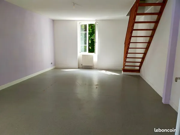 À louer - Appartement T3 duplex de 75,86 m² à Ferrières-sur-Sichon