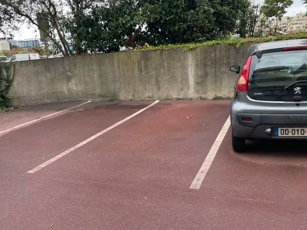 À louer - Place de parking extérieure sécurisée - Quartier Bécon, Courbevoie