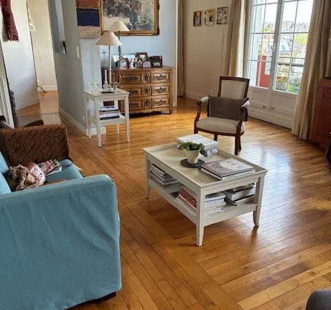 Vends appartement en dernier étage avec ascenseur situé passage Saint Yves - 102m²