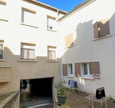 STUDIO MEUBLE MANSARDE DE 23,73 m²