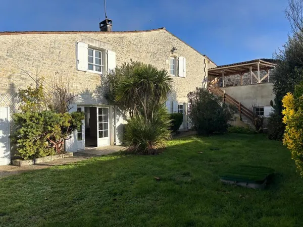 Charentaise de 5 pièces principales