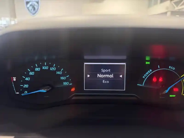 Peugeot 2008 electrique 50 kwh 136 ch — photo 22