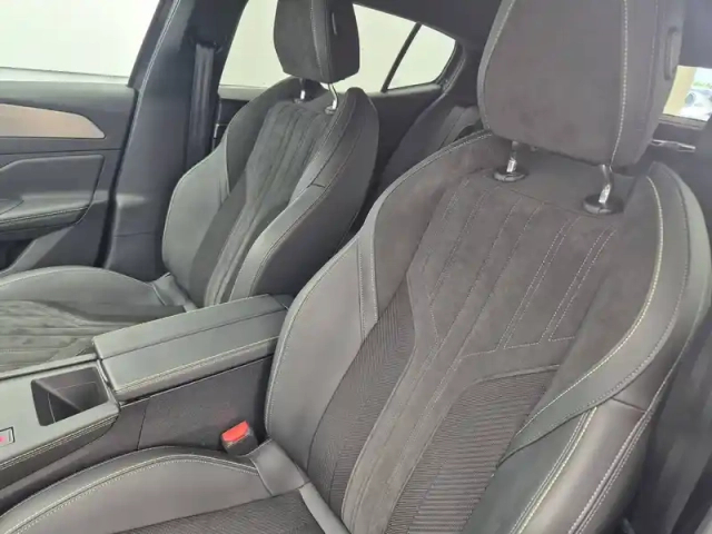 Peugeot 408 phev 225 e-eat8 — photo 9