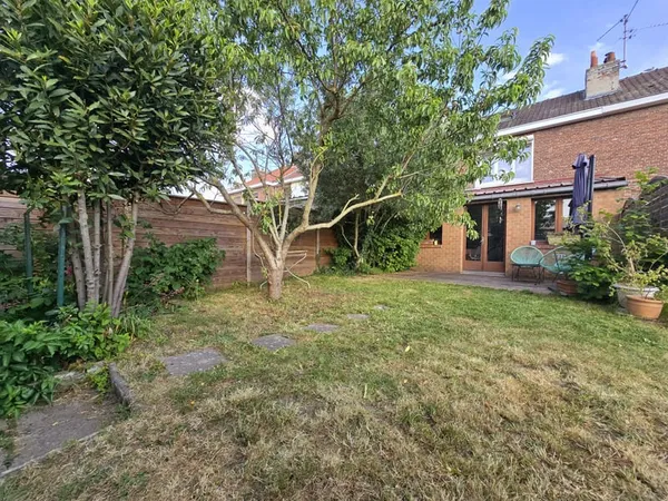 À vendre à Ronchin Maison rénovée de 95 m2 avec jardin, 2