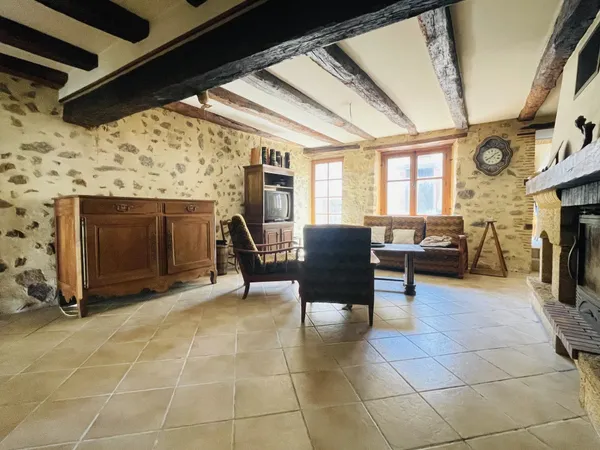 Maison de ville en pierre avec grange et jardin - Coeur d'Availles-Limouzine