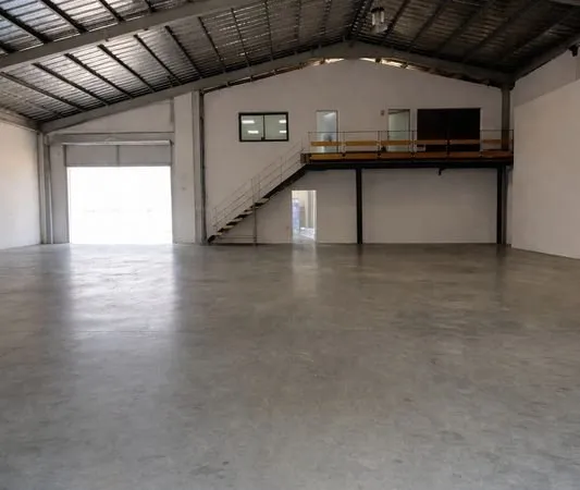 Entrepôt 400 m² Saint-Pierre